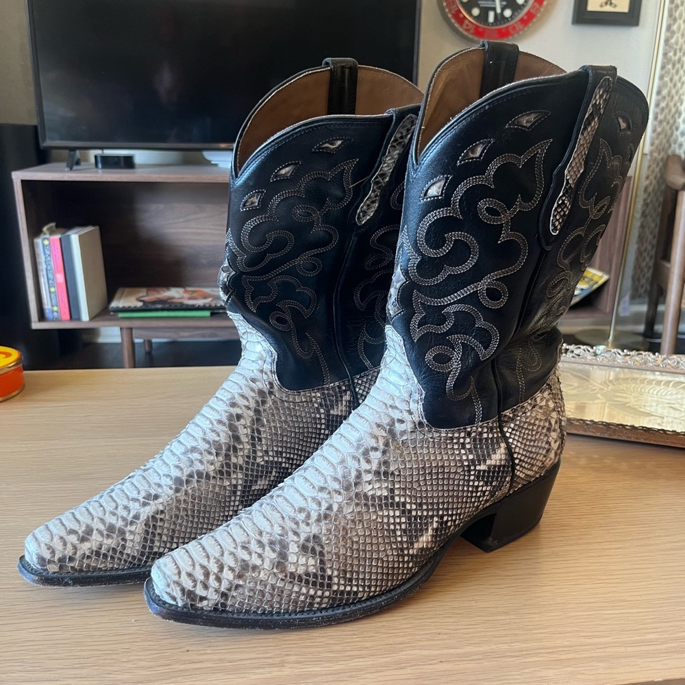 Rujo Jimmy Men’s Python cowboy boots size 13 D